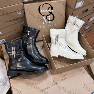 Alternative view of Bốt Nữ Cổ Lửng Vạt Trùm Gót, Đai Khóa Kim Loại, Đế Bệt 2cm Cao Cấp, Hàng QC Fullbox